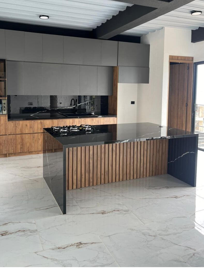 Cocina con alistonado nakaro carpinteria (1)